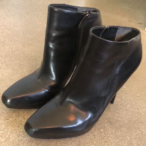 Via Spiga Bootie, Blk, 10M. Real leather booties but too tall for my arch. - Picture 8 of 10